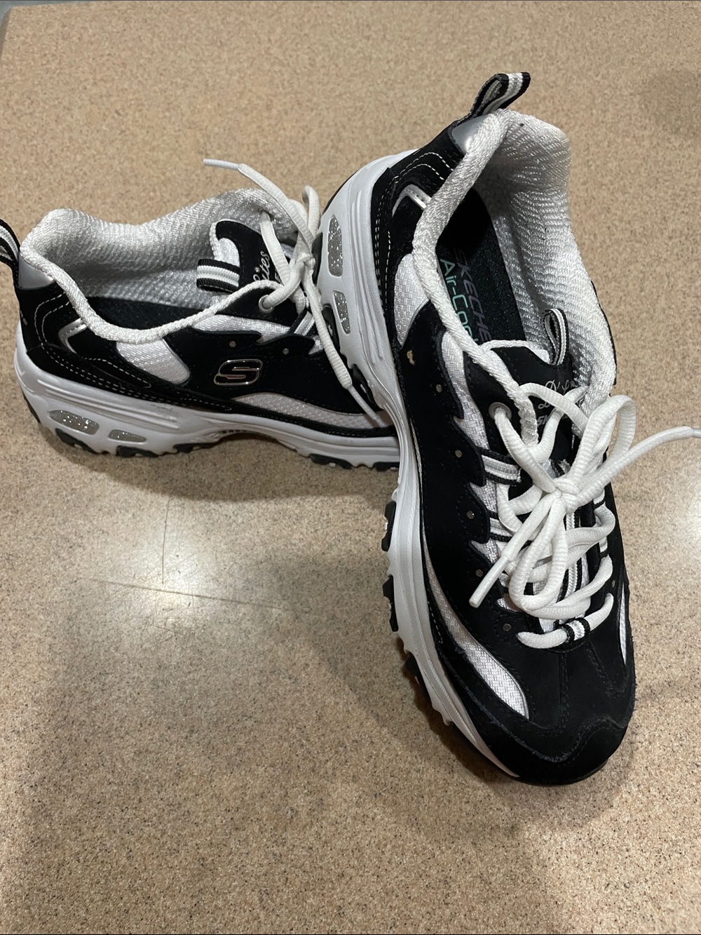 Skechers Women’s Black and White Chunky Athletic Sneakers Size 8